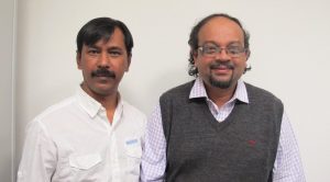 Broja Gopal Saha (rechts) und Nazmul Bari (links)
